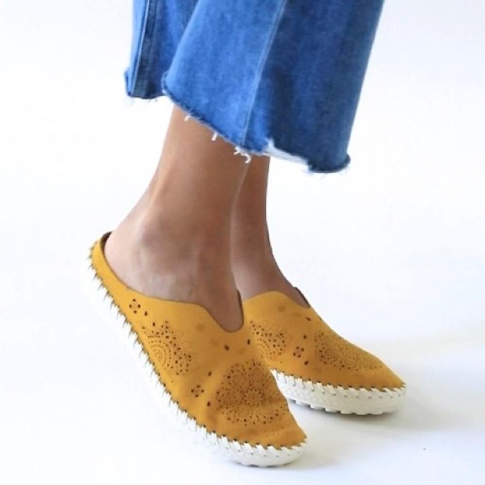 Bernie Mev TW168 Mule Mustard Women’s Size US 9 M (EU 39)